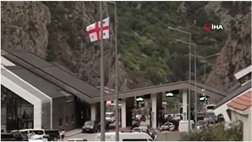 Kriegsunwillige Russen verlassen panikartig Russland